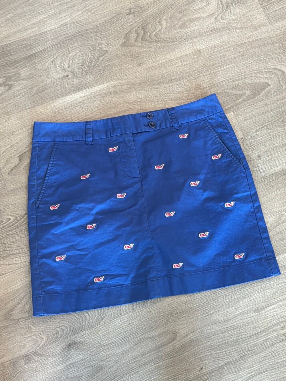 Vineyard Vines size 6 blue mini skirt with pink whales